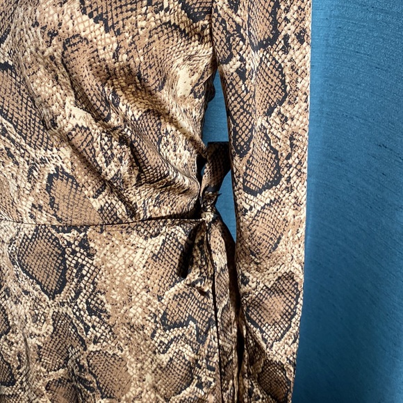 Lovestitch dress size medium - Picture 10 of 11